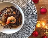 Foto del passaggio 5 della ricetta Noodles di riso nero con gamberi, peperoni e funghi