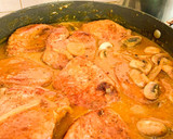 Foto langkah ke 5 dari resep Pork Chops Mushroom Sauce.