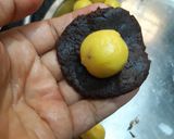 A picture of step 7 of Oreo chocolate balls.