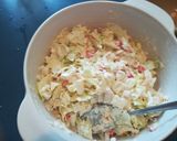 Foto del paso 2 de la receta: Tostadas de surimi y aguacate