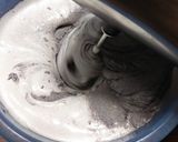 Foto langkah ke 2 dari resep Bolu Kukus Ketan Hitam.