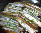 Foto del paso 2 de la receta: Navajas con jamón