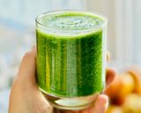 Hình bước làm 3 của món Sinh Tố Cải Kale Cam Táo Cà Rốt