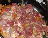 Foto del paso 3 de la receta: Revuelto con papá morrón cebolla y huevo
