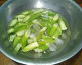 Hình bước làm 2 của món Đậu bắp xào tôm
