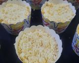 Foto langkah ke 6 dari resep Lemon Cream Cheese Muffins.