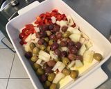 Une image de l'étape 4 de Côtes de porc à la moutarde,herbes de Provence,oignon, poivron rouge et olives marinées.