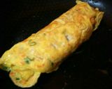 Foto langkah ke 5 dari resep Telor Gulung ala Korea.