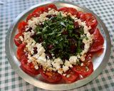 Une image de l'étape 10 de Salade festive aux tomates, betteraves rouges, feta et persil.