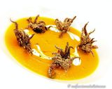 Foto del passaggio 7 della ricetta Crema di Peperoni con Moscardini Croccanti