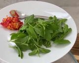 A picture of step 2 of Stirred fried Chicken with holy basil.