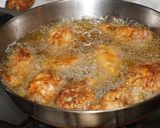Foto del paso 5 de la receta: Alas de pollo adobadas y bastones de camote amarillo asado