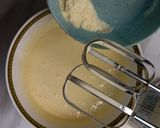Foto langkah ke 3 dari resep Dalgona Steamed Cake a la Kitchen of Olive's.