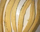 Foto del paso 2 de la receta: Palitos de plátano verde con hogao y queso