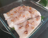 Foto del paso 2 de la receta: Lomos de merluza al horno con hojas de limonero