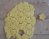 Foto langkah ke 5 dari resep Garlic Cheese Cookies.