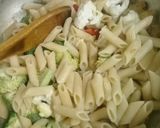 A picture of step 3 of Creamy macarona with chicken (my own version).