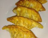 รูปขั้นตอนการทำที่ 5 ของ เกี๊ยวซ่ากรอบไส้ข้าวทูน่ามายองเนส (Crispy Gyoza with Tuna Mayonnaise Rice Filling)