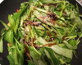 Foto langkah ke 3 dari resep Tumis Kangkung Telur Puyuh.