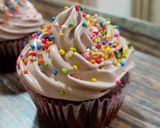 चॉकोलेट कप केक (Chocolate cup cake recipe in marathi) रेसिपी स्टेप 4 फोटो 