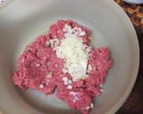 Foto del paso 3 de la receta: Bocadillo de albóndigas con chistorra y queso