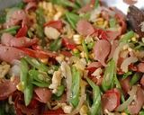Foto langkah ke 4 dari resep Tumis Sayur Sosis.