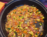 Foto del paso 3 de la receta: Arroz con calabacín, zanahoria y panceta fina