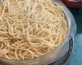 Foto del paso 1 de la receta: Frijoles negros con pollo empanizado y pasta roja