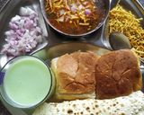 A picture of step 4 of Misal pav.