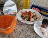 Foto del paso 1 de la receta: Espaguetis con frutos de mar y escamas de guindillas