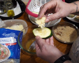Foto del paso 3 de la receta: Calabacín relleno de mozzarella