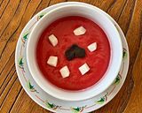 Foto del paso 6 de la receta: Crema fría de tomate y remolacha, queso tierno ahumado y olivada