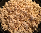 Foto langkah ke 3 dari resep Caramel popcorn.