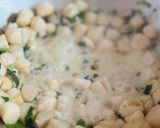 A picture of step 4 of Creamy Spaghetti with Scallops and Wild Garlic.