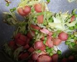 A picture of step 1 of Vegetable egg rice.