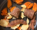 A picture of step 1 of TaTu (Tamarind Turmeric) Herbal Tea/Kunir Asem.