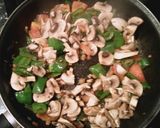 Foto del paso 7 de la receta Cogollos y pollo con verdura a la cerveza