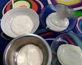 Foto langkah ke 5 dari resep Bolu Kukus Pelangi (Putih Telur)Lembutnya Super😋.