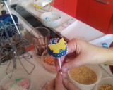 Foto del paso 5 de la receta: Decorar cake pop y mini rosquillas