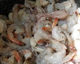 Foto del paso 3 de la receta: Camarones a la diabla en crema... y pan de ajo