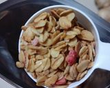 Gambar langkah 3 resipi Berry Bliss Smoothie Bowl.