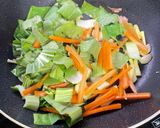 Gambar langkah 4 resipi Sup Sayur Tofu Telur.