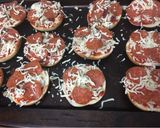 A picture of step 3 of Pizza bagels.