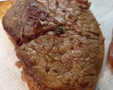 Foto del paso 3 de la receta: Lomo sobre tostada con pate