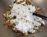 Foto langkah ke 4 dari resep Nasi Goreng Daur Ulang.