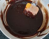 Une image de l'étape 2 de Moelleux au chocolat 🍫 sur son lit de mousse légère au chocolat.