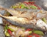 Foto langkah ke 4 dari resep Tumis Ikan Asin Peda.