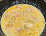 Foto langkah ke 3 dari resep Creamy Garlic Chilli Prawn Pasta.