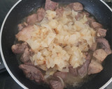 Foto del paso 4 de la receta: Hígado y mollejas de cabrito encebollado
