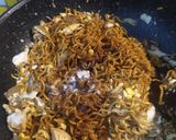 Foto langkah ke 6 dari resep Mie Goreng Seafood ala Resto Chinese Food.